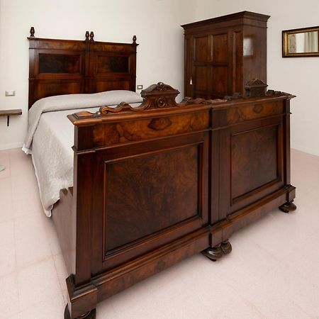 Palazzo Gessi Room And Breakfast Borghi ภายนอก รูปภาพ