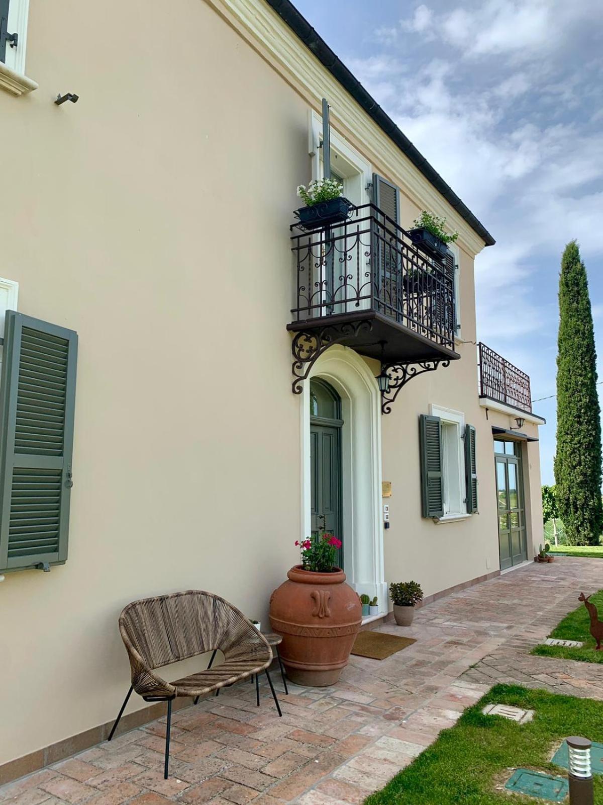 Palazzo Gessi Room And Breakfast Borghi ภายนอก รูปภาพ