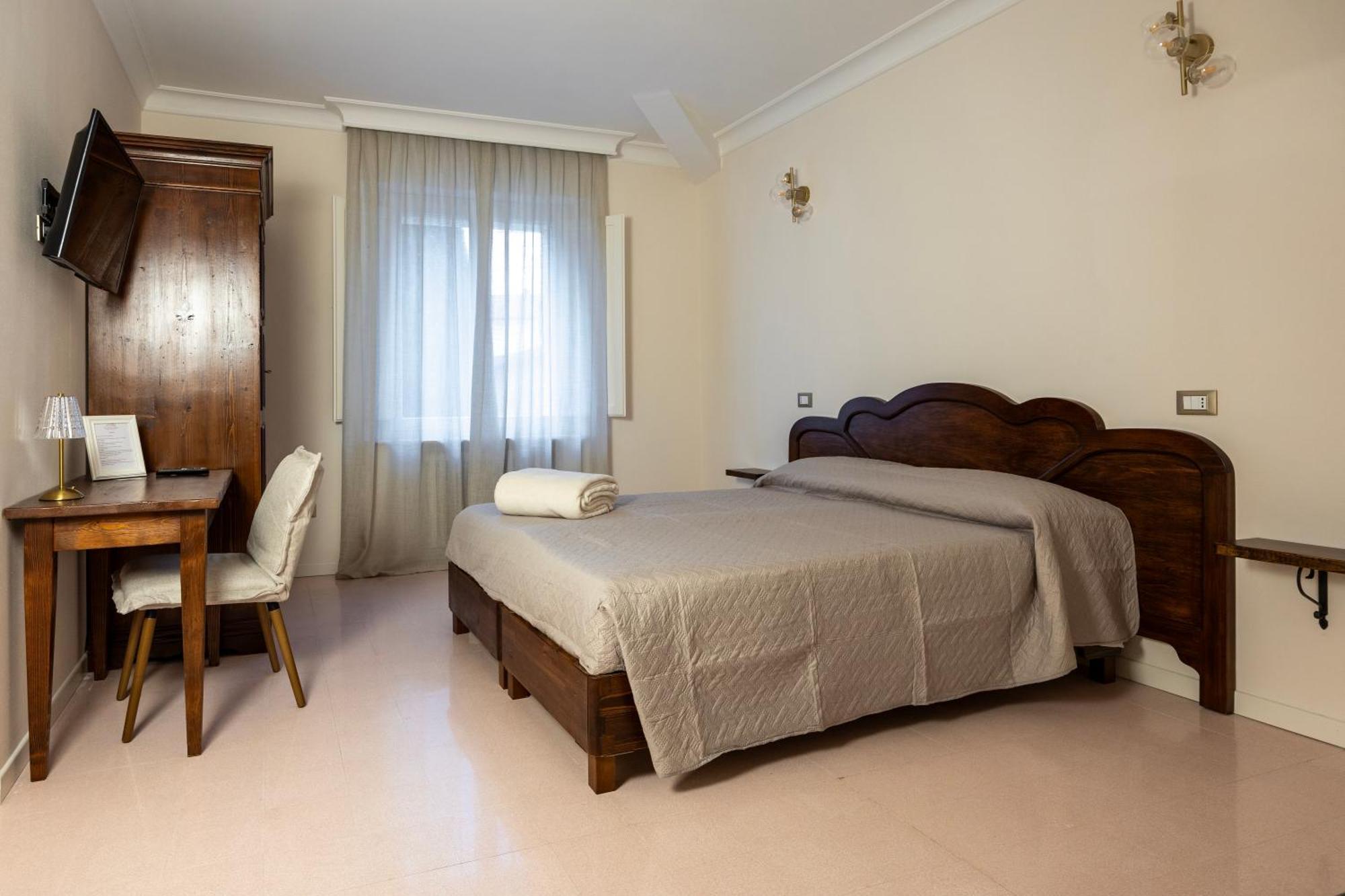 Palazzo Gessi Room And Breakfast Borghi ภายนอก รูปภาพ