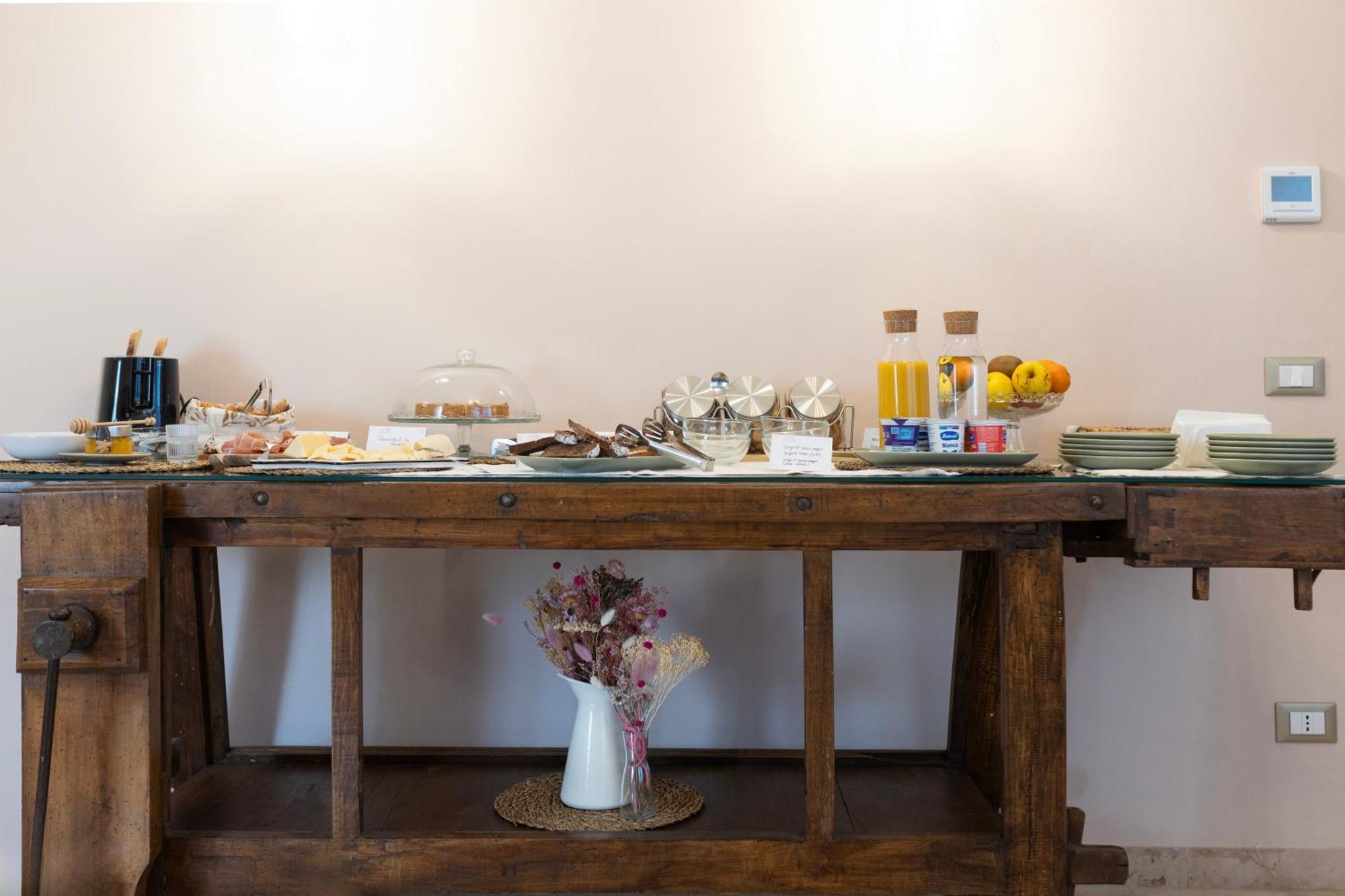 Palazzo Gessi Room And Breakfast Borghi ภายนอก รูปภาพ