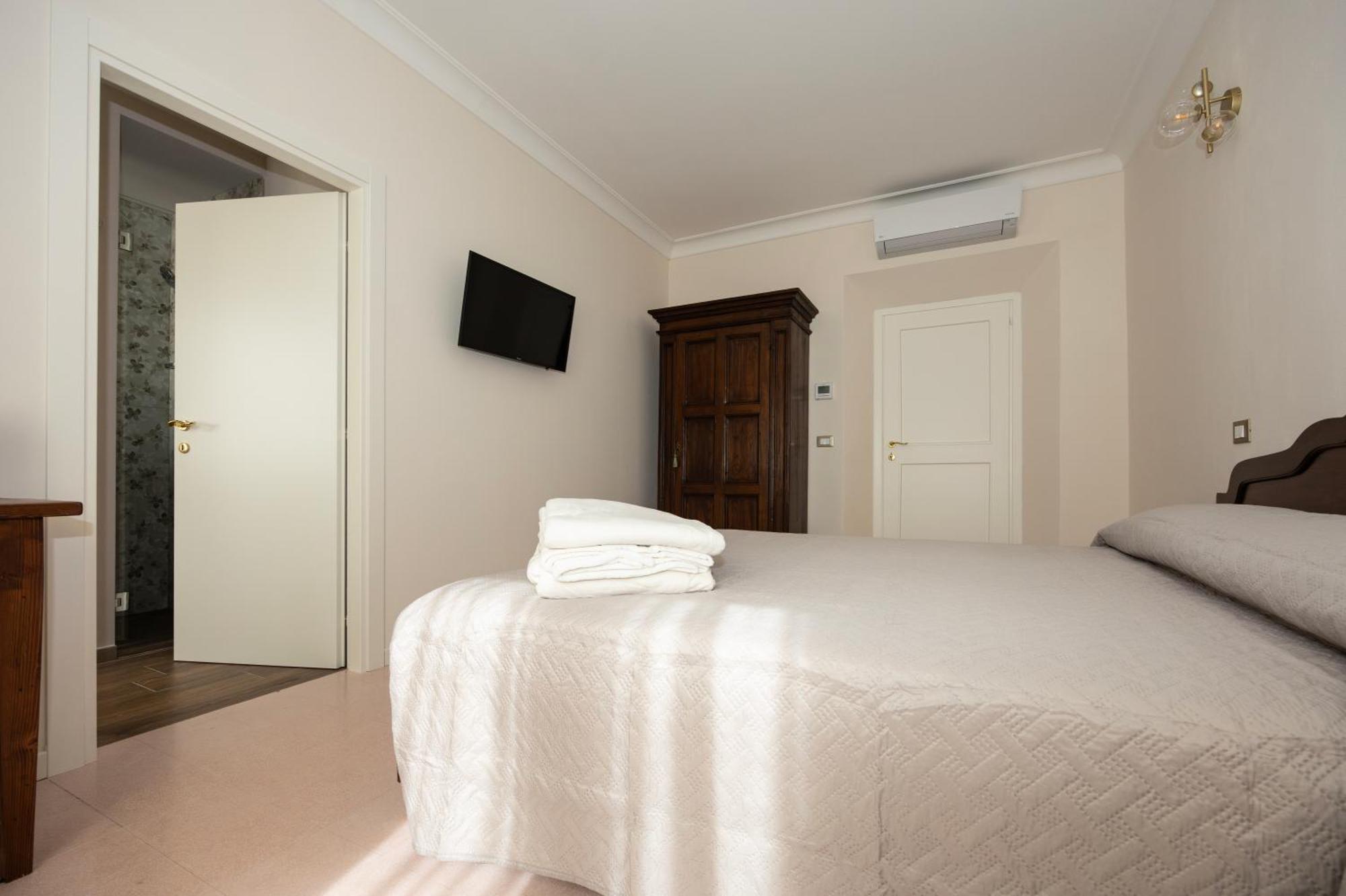 Palazzo Gessi Room And Breakfast Borghi ภายนอก รูปภาพ