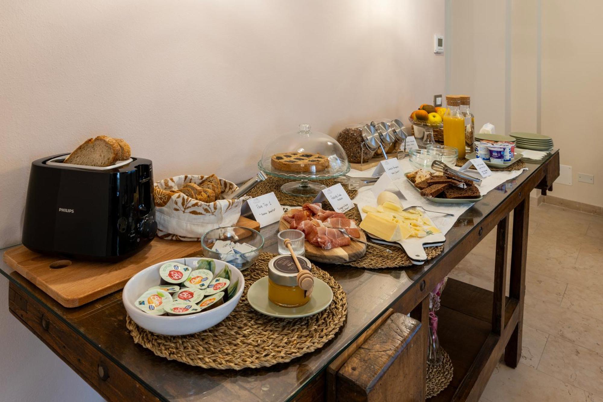 Palazzo Gessi Room And Breakfast Borghi ภายนอก รูปภาพ