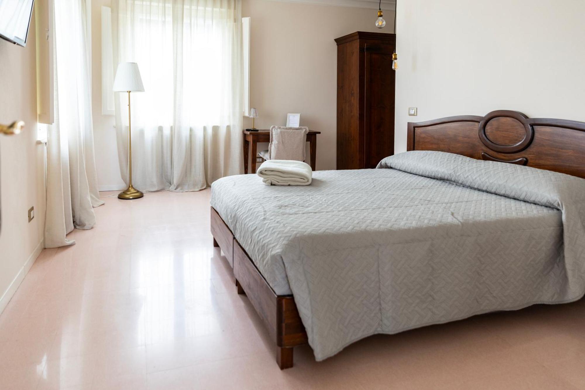 Palazzo Gessi Room And Breakfast Borghi ภายนอก รูปภาพ