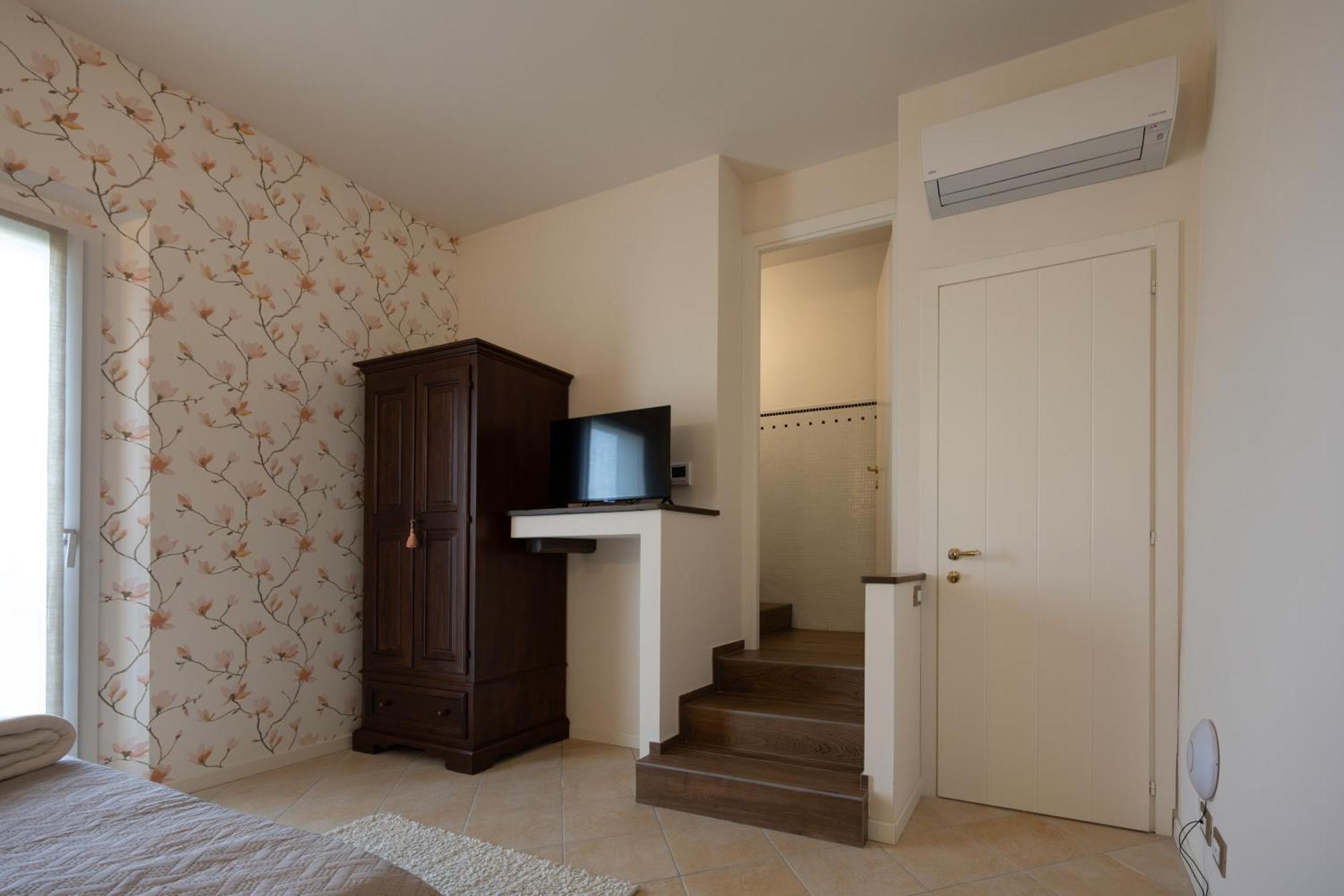 Palazzo Gessi Room And Breakfast Borghi ภายนอก รูปภาพ