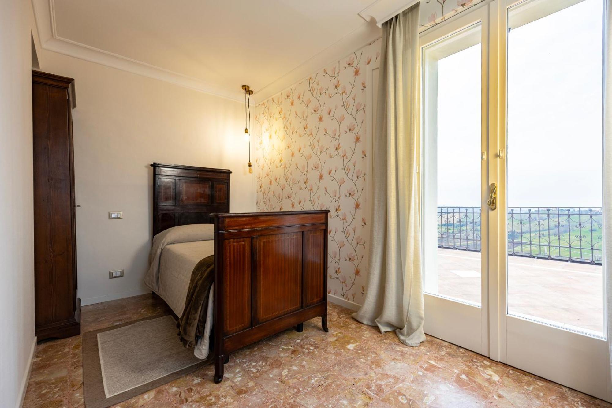 Palazzo Gessi Room And Breakfast Borghi ภายนอก รูปภาพ