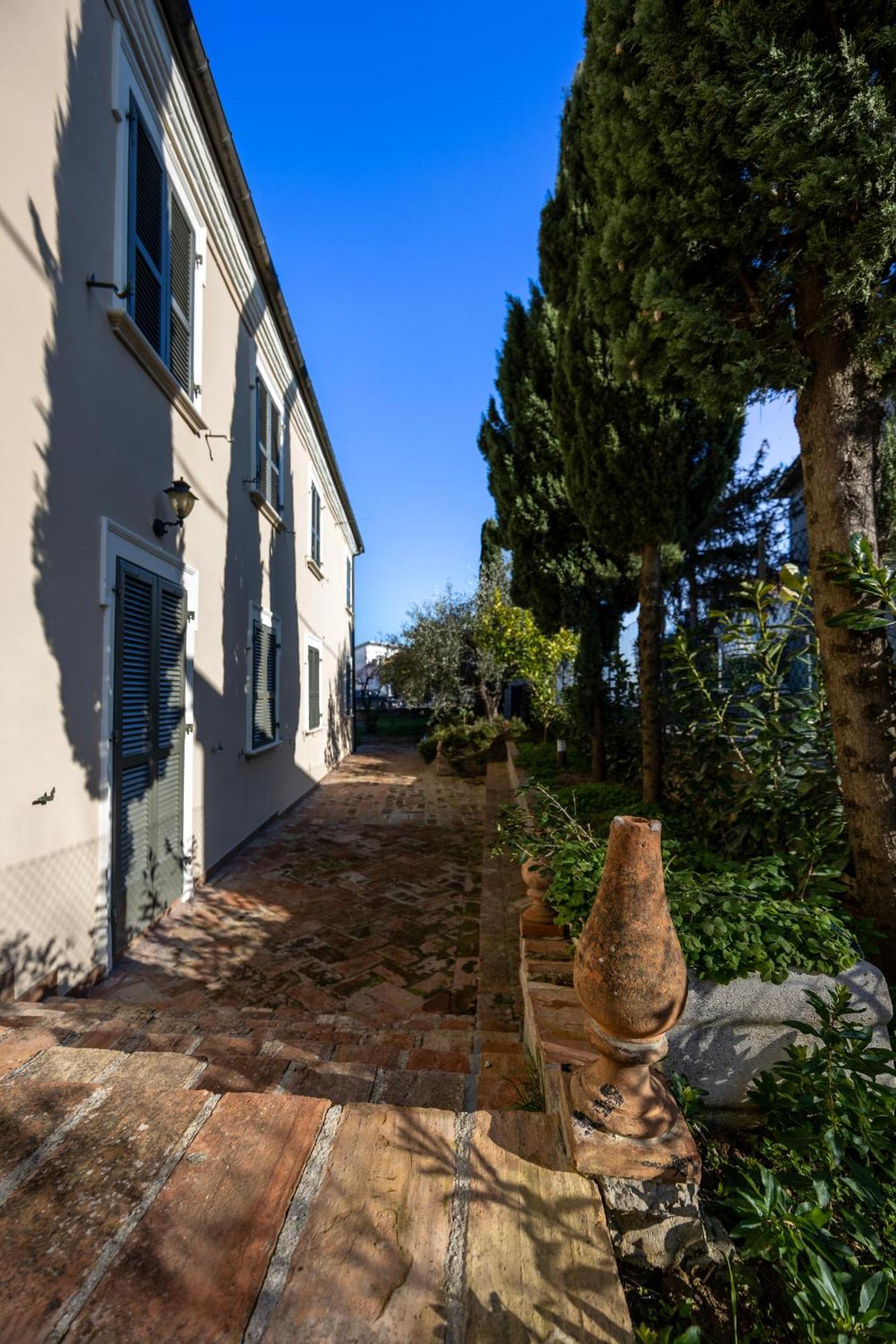 Palazzo Gessi Room And Breakfast Borghi ภายนอก รูปภาพ